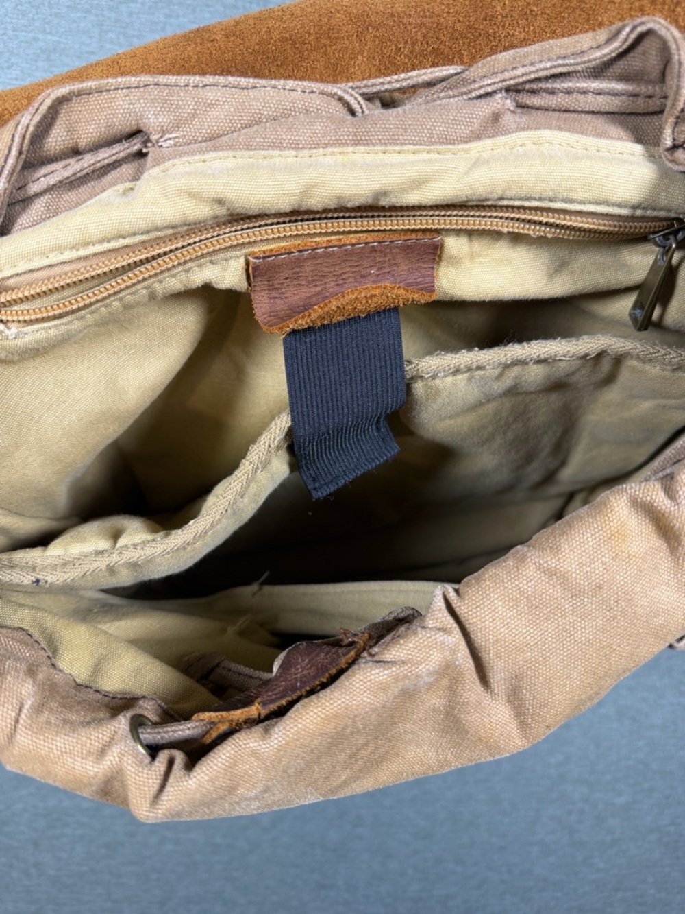 Canvas and Leather Men’s Backpack - Picture 2 of 3